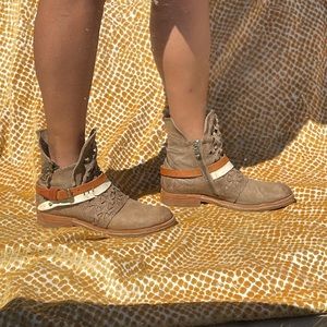 A.S. 98 booties size 40 Appx 9.5